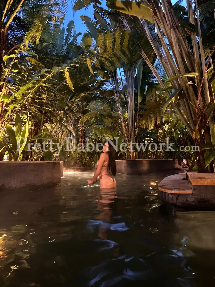 Exclusive Noida Female Escort Garvita for Sensuous Dating and Sex Meets